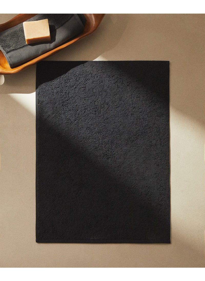 Solid Color Bath Mat (50 x 70 cm) Black - pzsku/Z6B5E1FAA8A6CB46B9019Z/45/_/1737015191/feb0a2a3-7737-43e5-ad42-8a41d299789f