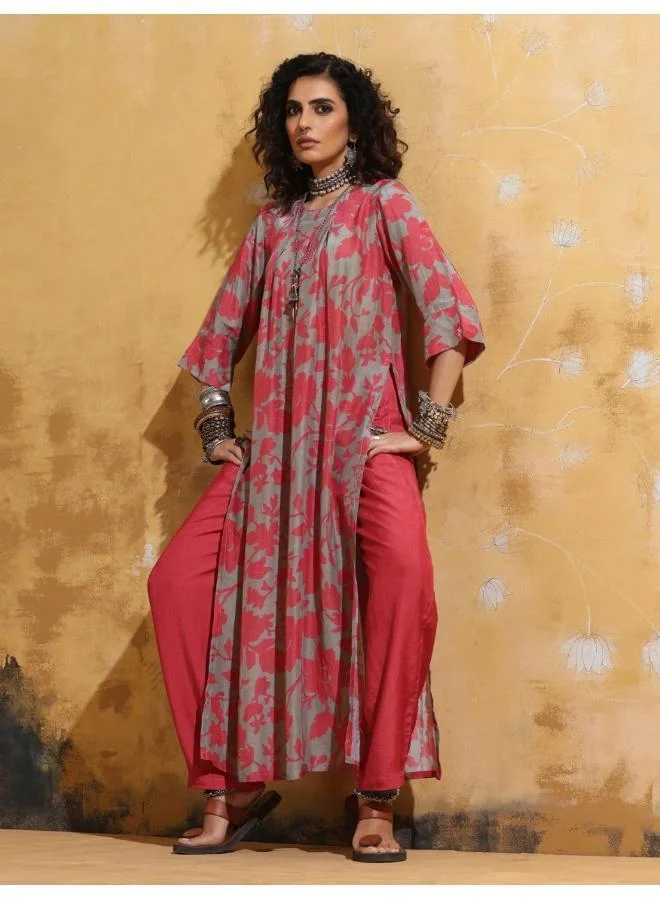 ترو برونز طقم كورتا حرير موسلين بطبعة خوخ ونعناع من  بفتحة جانبية عالية