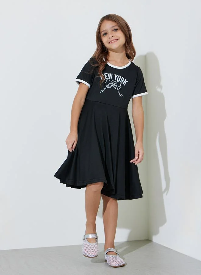 Styli Girls Black Slogan Print Contrast Trims Knee Length T-Shirt Dress