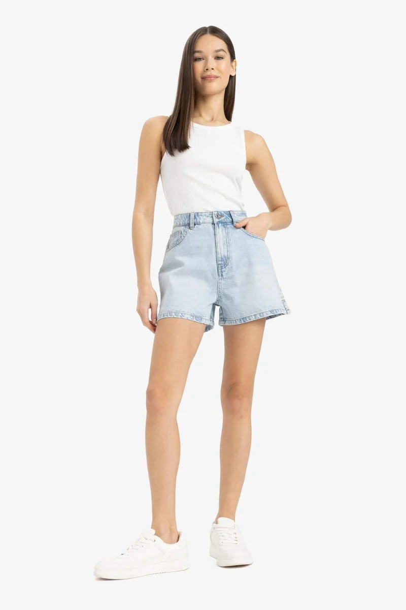 ديفاكتو Mom Fit High Waist Denim Shorts