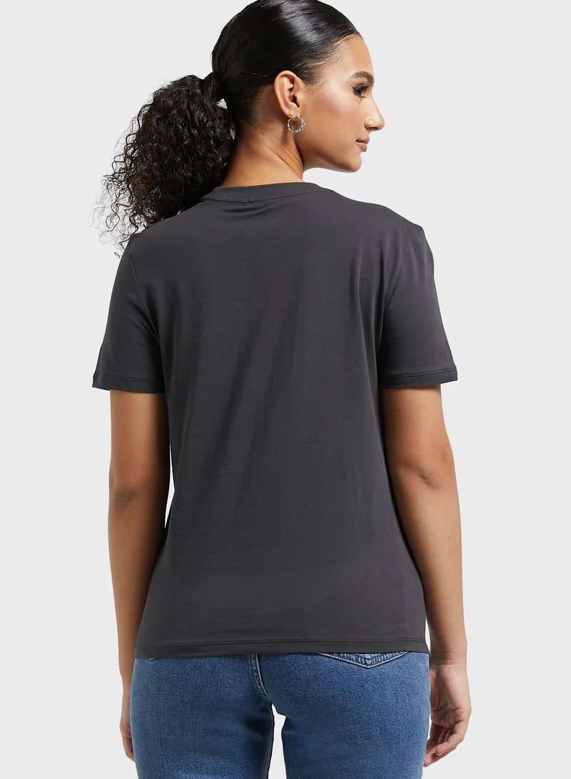 ONLY Crew Neck Graphic T-Shirt