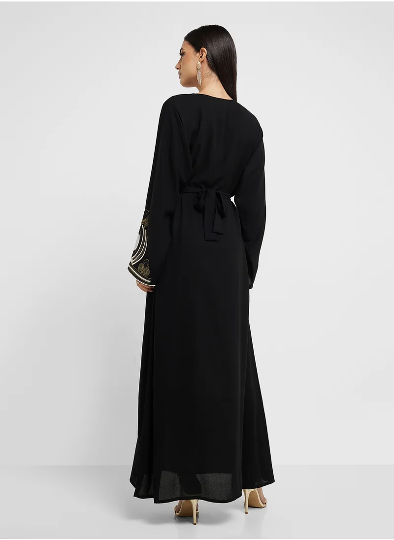 هيا كلوزيت Emroidered Belted Jalabiya