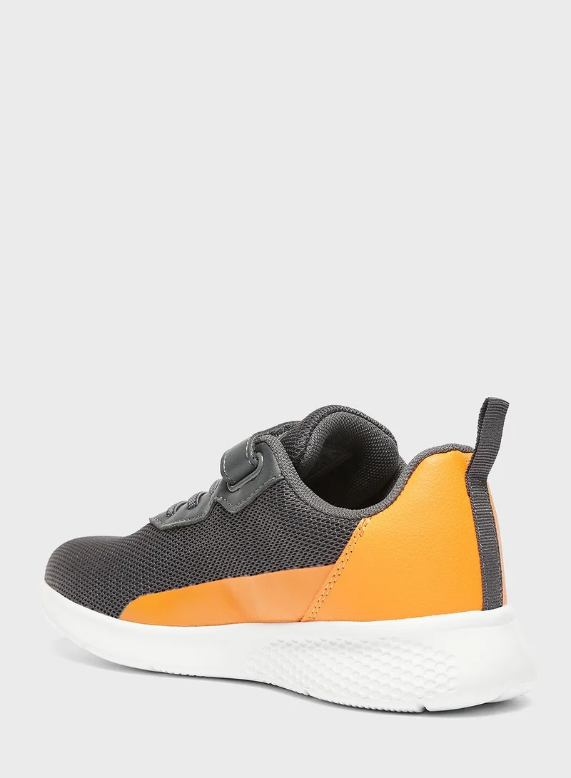 Oaklan by Shoexpress Youth Low Top Velcro Sneakers