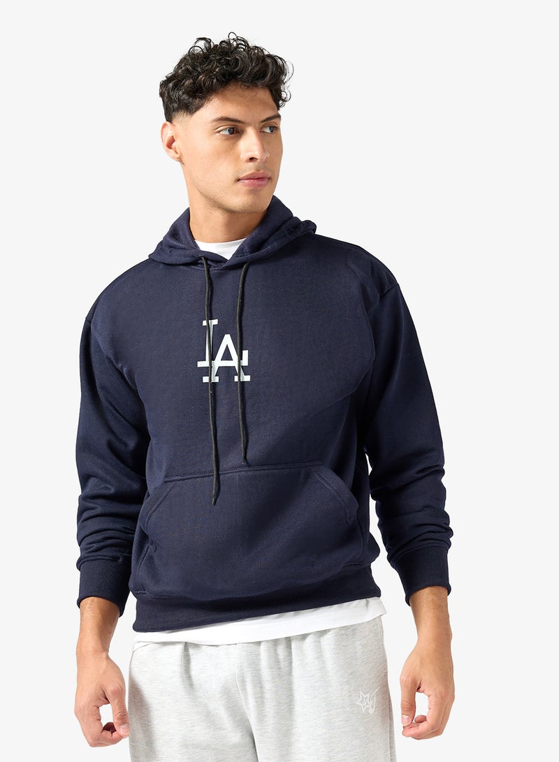 سفنتي فايف بيسيكس هودي بطبعة جرافيك - Image 1