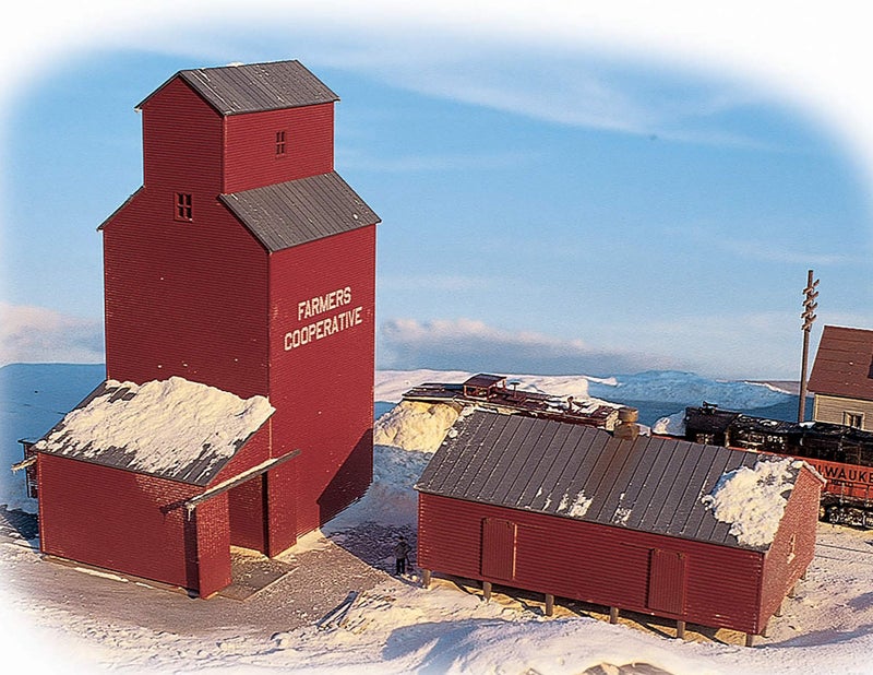 Walthers Cornerstone Walthers, Inc. op Rural Grain Elevator Kit - Image 1