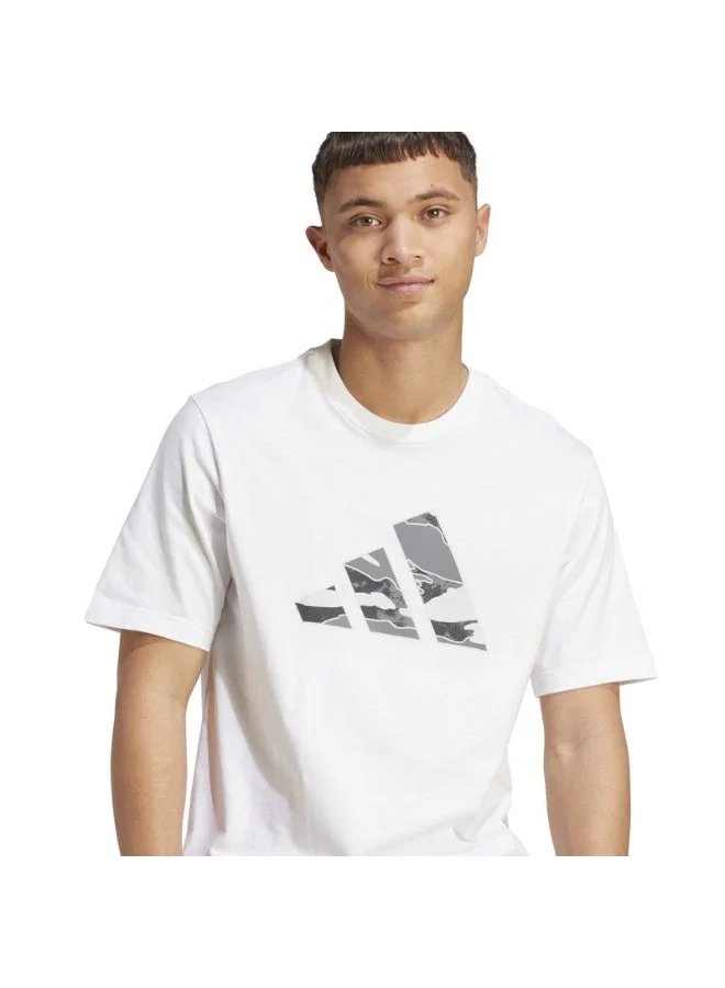 اديداس تيشيرت رجالي مطبوع بشعار مموه أبيض