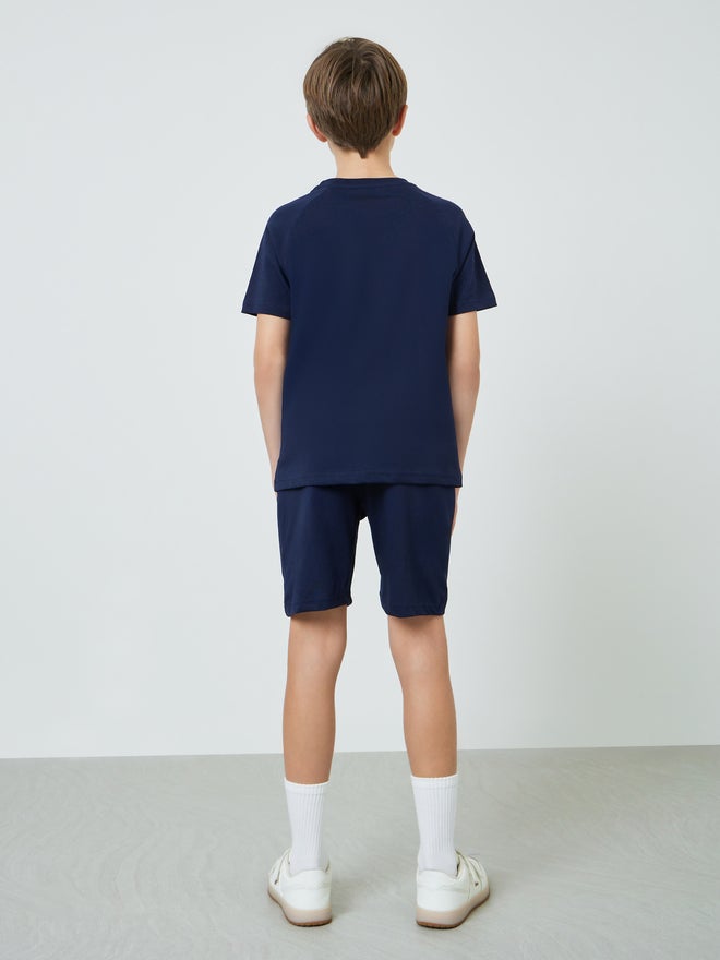 Styli Teen Boys Raglan Sleeve T-shirt and Badge Detail Shorts Set - Image 4