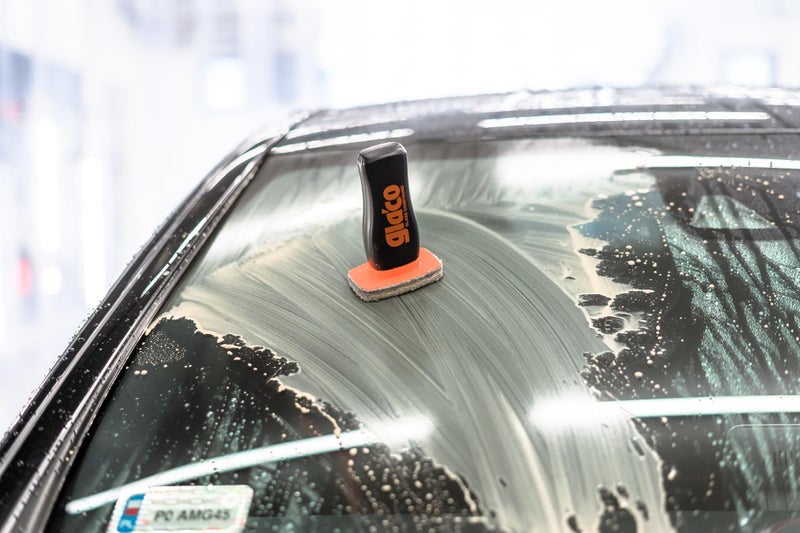 SOFT99 Glaco Glass Compound Roll On + Ultra Glaco - Abrasive Glass Cleaner and Extreme Durability Glass Coating - 12 Months of Windscreen Protection - Integrated Applicators - Image 2
