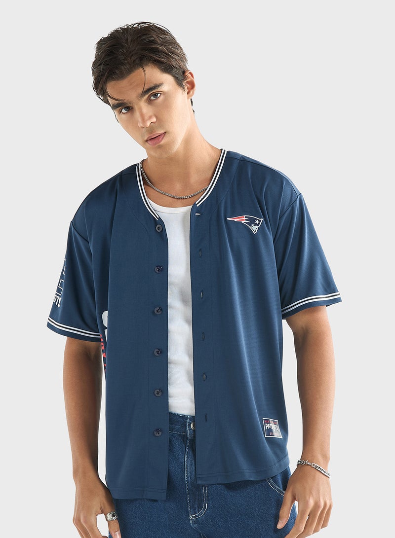 FAV New England Patriots Print Shirt with V-neck and S - Image 1