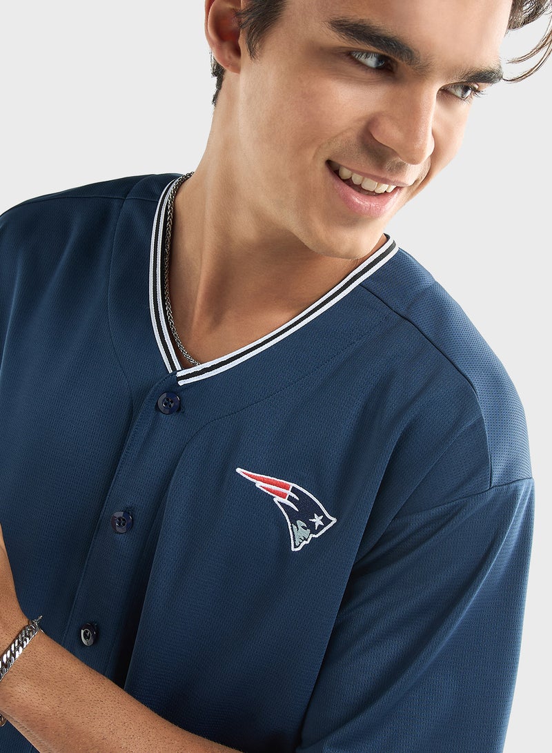 FAV New England Patriots Print Shirt with V-neck and S - Image 3