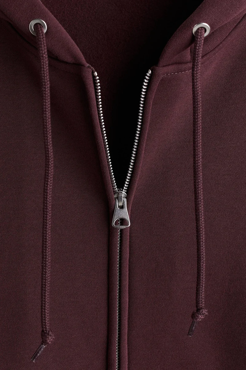 اتش اند ام هودي بقصّة فضفاضة وبسحاب كامل