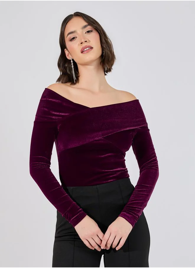 Styli Fitted Off Shoulder Neck Velvet Look Top