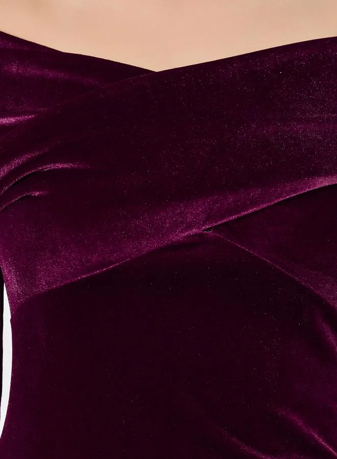 Styli Fitted Off Shoulder Neck Velvet Look Top