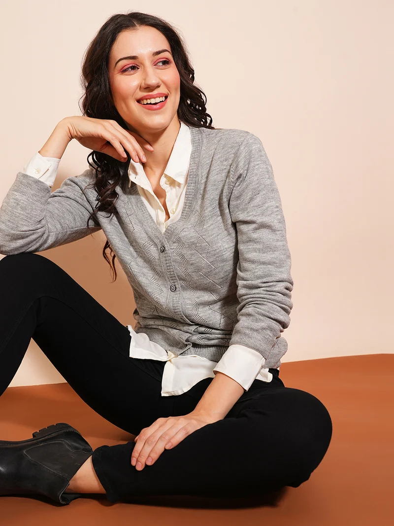 جلو باص كارديجان نسائي بياقة على شكل حرف