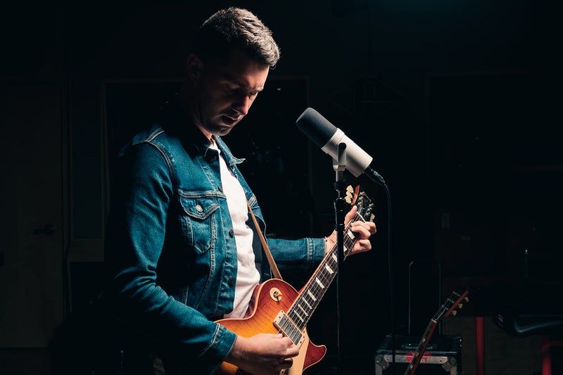 Universal Audio SD-1 Standard Dynamic Microphone, White - Image 4