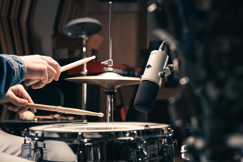 Universal Audio SD-1 Standard Dynamic Microphone, White - Image 5