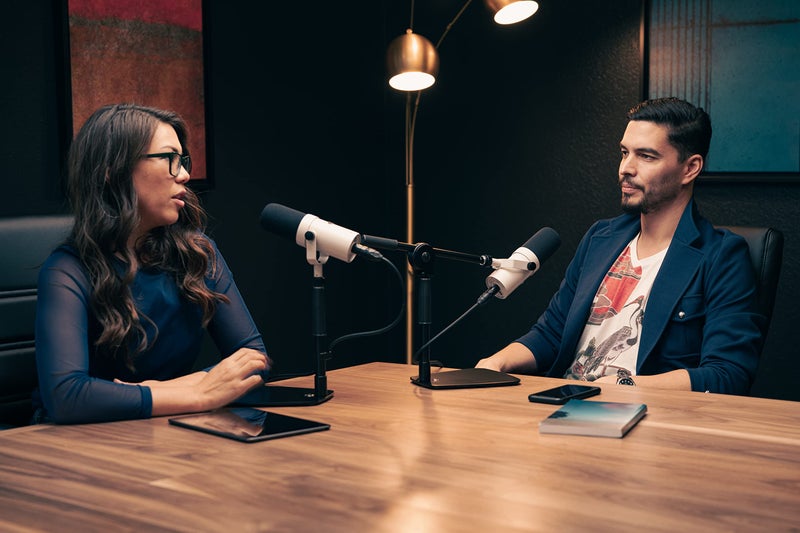 Universal Audio SD-1 Standard Dynamic Microphone, White - Image 3