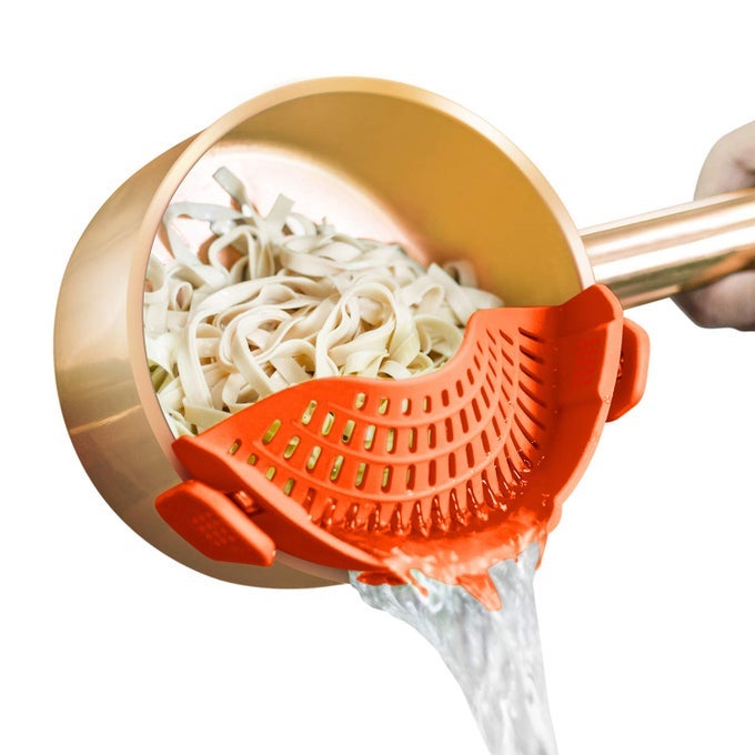 CLIP ON STRAINER SILICONE FOR ALL POTS AND PANS PASTA STRAINER CLIP ON FOOD STRAINER FOR MEAT VEGETABLES FRUIT SILICONE KITCHEN COLANDER