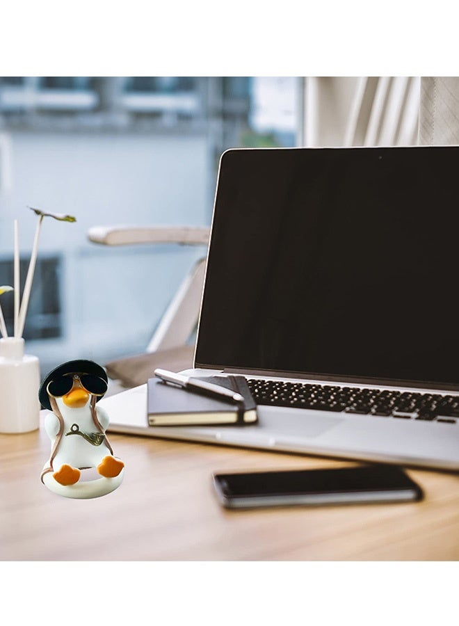 زخرفة مرآة الرؤية الخلفية للسيارة على شكل بطة متأرجحة رائعة  قبعة أنيقة ونظارات شمسية وقلادة على شكل بطة مع غليون زخرفة معلقة لطيفة من المطاط الناعم لتزيين مقصورة السيارة إكسسوارات سيارات ممتعة للمراهقين ومحبي السيارات - Image 5