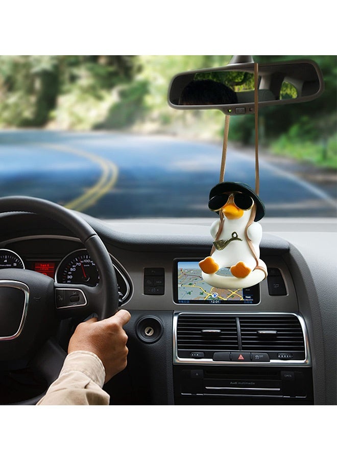 زخرفة مرآة الرؤية الخلفية للسيارة على شكل بطة متأرجحة رائعة  قبعة أنيقة ونظارات شمسية وقلادة على شكل بطة مع غليون زخرفة معلقة لطيفة من المطاط الناعم لتزيين مقصورة السيارة إكسسوارات سيارات ممتعة للمراهقين ومحبي السيارات - Image 2