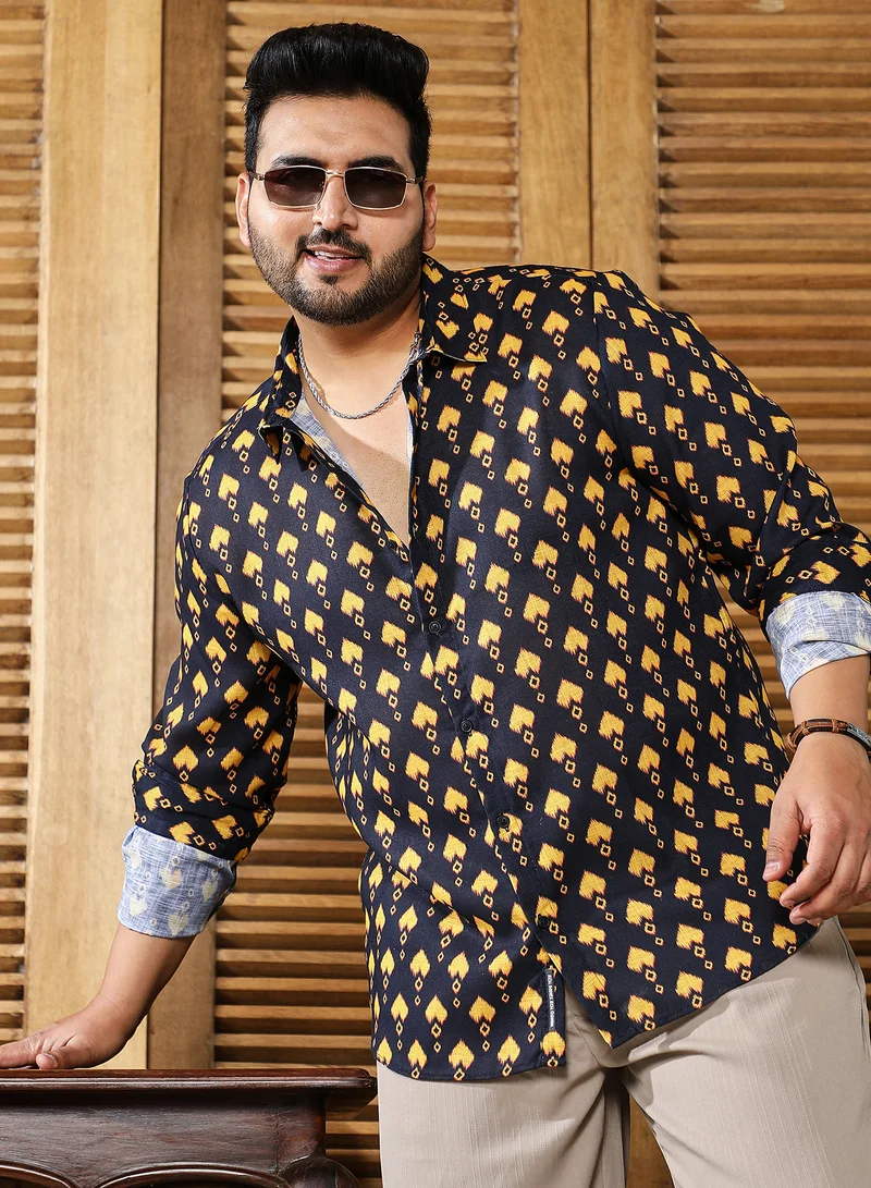 انستافاب بلس قميص رجالي مطبوع باللونين الأسود والأصفر مقاس بلس للملابس الكاجوال بياقة عريضة وأكمام طويلة بأزرار