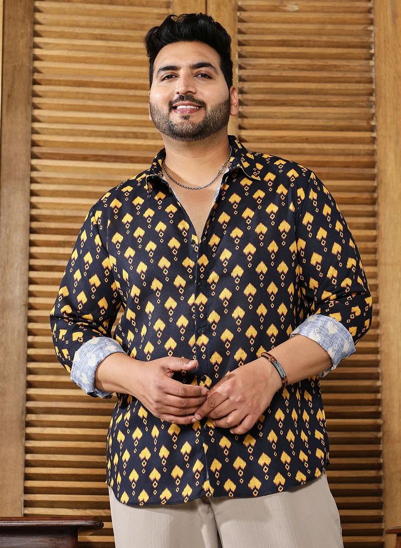 انستافاب بلس قميص رجالي مطبوع باللونين الأسود والأصفر مقاس بلس للملابس الكاجوال بياقة عريضة وأكمام طويلة بأزرار