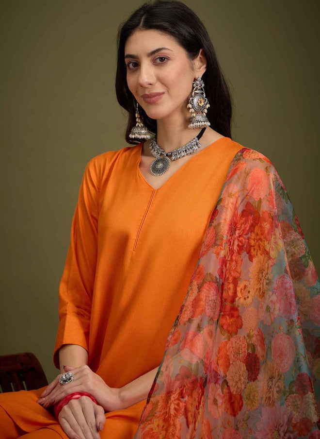 InWeave طقم كورتا على شكل حرف V مع دوباتا للنساء - Image 2