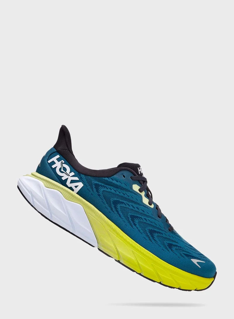 Hoka Arahi 6
