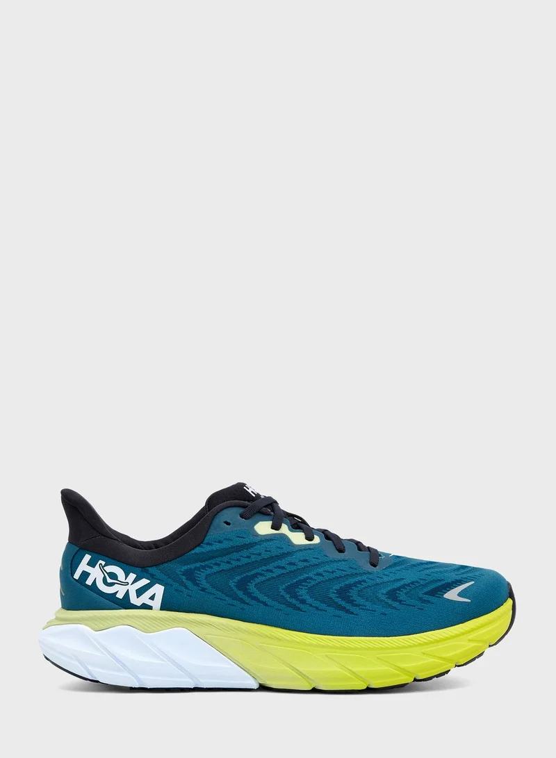 Hoka Arahi 6