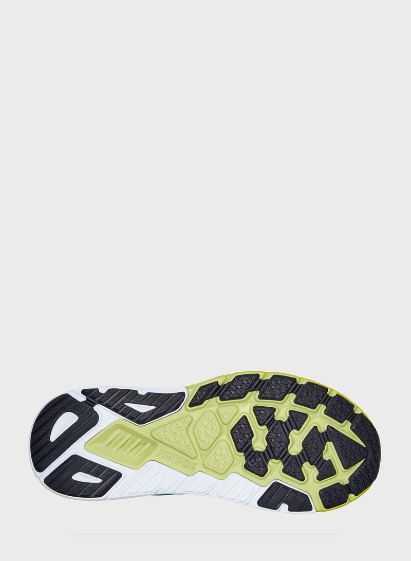 Hoka Arahi 6
