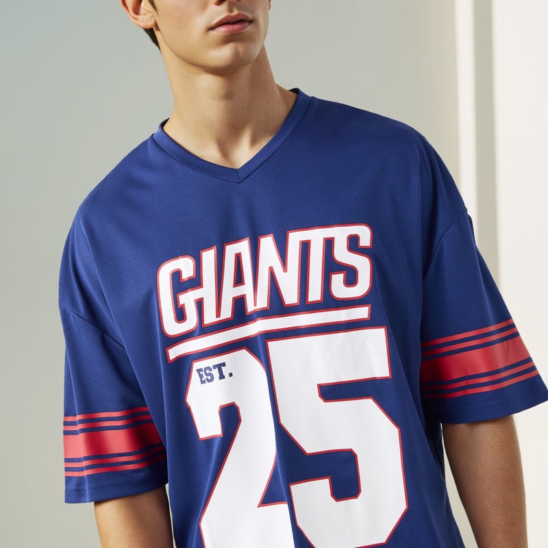 اس بي كاركترز تيشيرت برقبة على شكل حرف  بطبعة عمالقة وأكمام قصيرة - Image 4