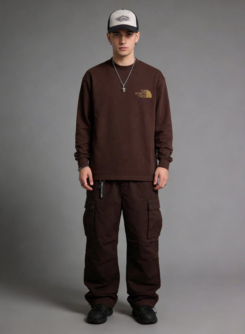 The North Face cotton long-sleeved T-shirt is printed with the letter Logo and weighs 320g. It is unisex, loose and comfortable. The cotton fabric is soft and breathable, popular for youth sports and leisure, and the top is soft and skin-friendly. - Image 5