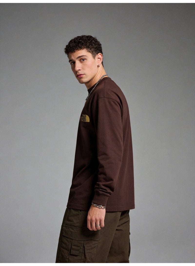 The North Face cotton long-sleeved T-shirt is printed with the letter Logo and weighs 320g. It is unisex, loose and comfortable. The cotton fabric is soft and breathable, popular for youth sports and leisure, and the top is soft and skin-friendly. - Image 4