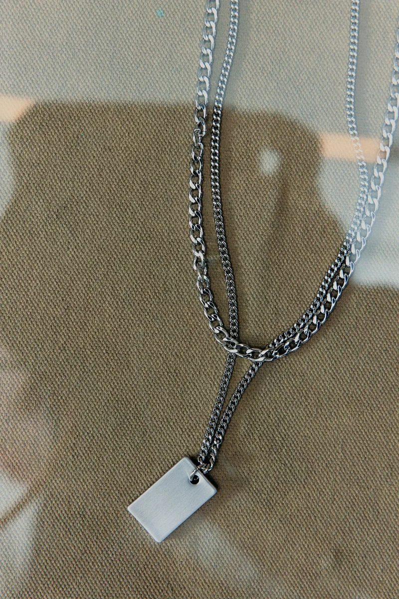 اتش اند ام جاكيت رومبر بقصّة عادية وخفيفة الوزن