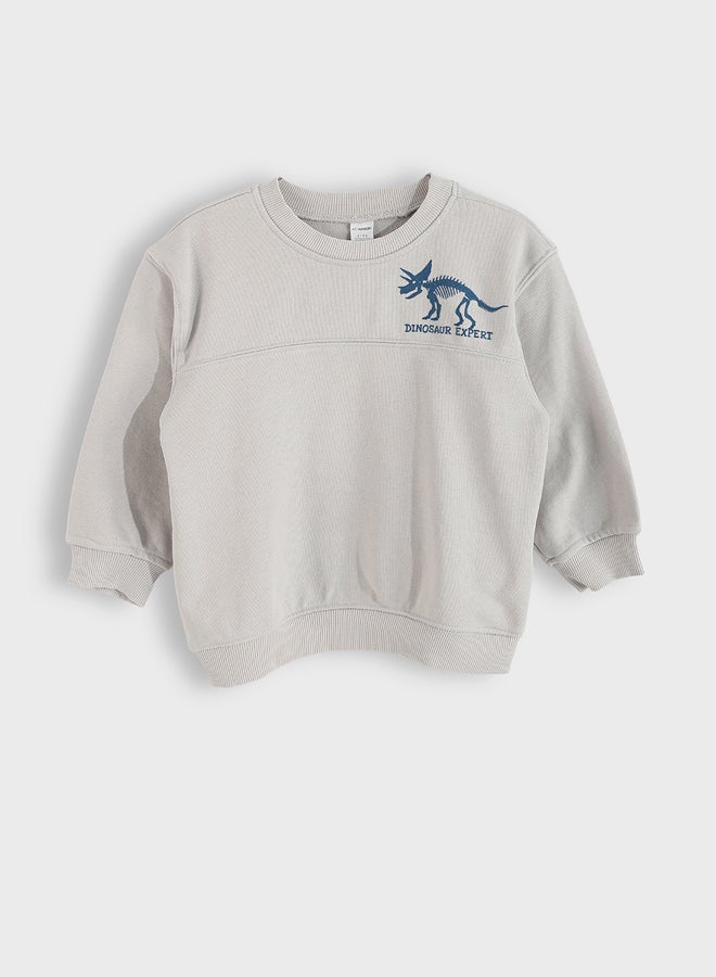 ال سي وايكيكي طقم أولادي مكوّن من سويتر مطبوع بياقة دائرية وبنطال رياضي - Image 2