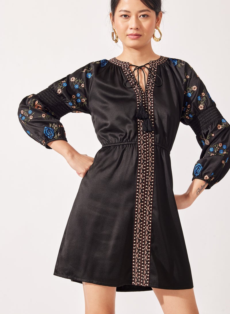 ذا ليبل لايف فستان مطرز بالزهور - Image 3