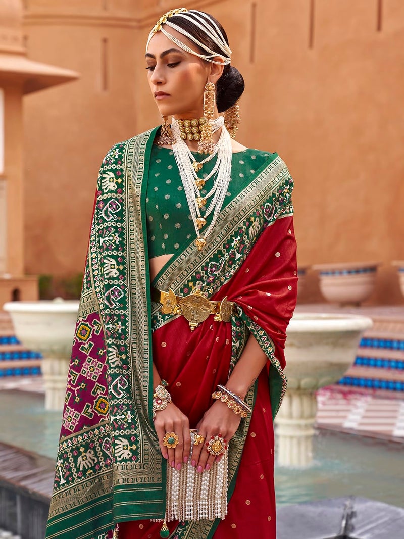 saree mall ساري مول ساري حرير باتولا نقي بتصميم منسوج وعمل زري للنساء مع قطعة بلوزة غير مخيطة، أحمر - Image 3