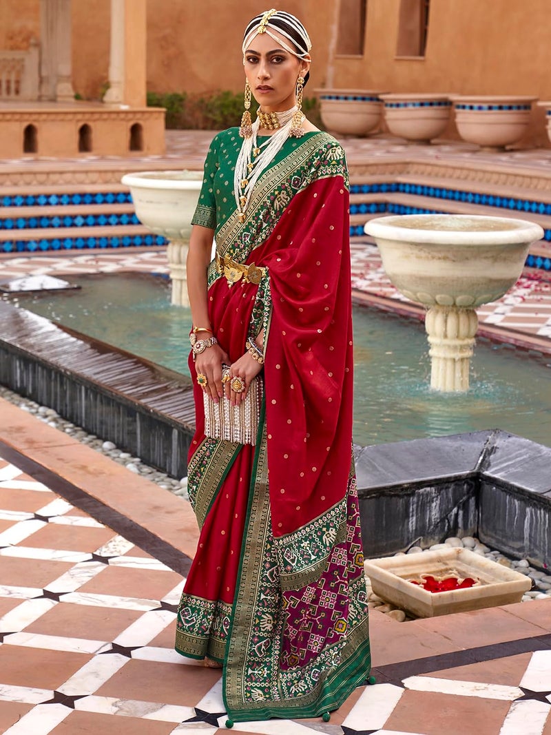 saree mall ساري مول ساري حرير باتولا نقي بتصميم منسوج وعمل زري للنساء مع قطعة بلوزة غير مخيطة، أحمر - Image 2