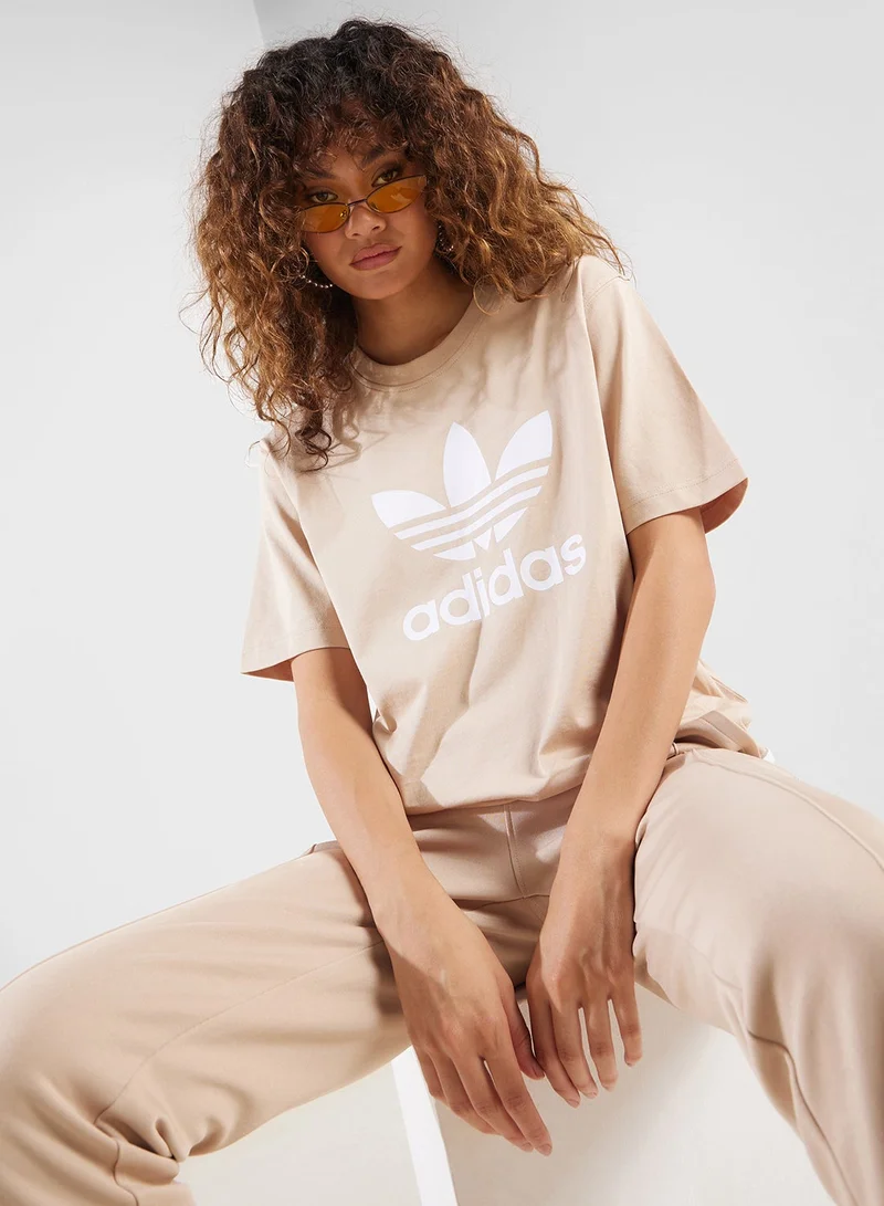 adidas تيشيرت تريفويل بيج للرجال من أوريجينالز