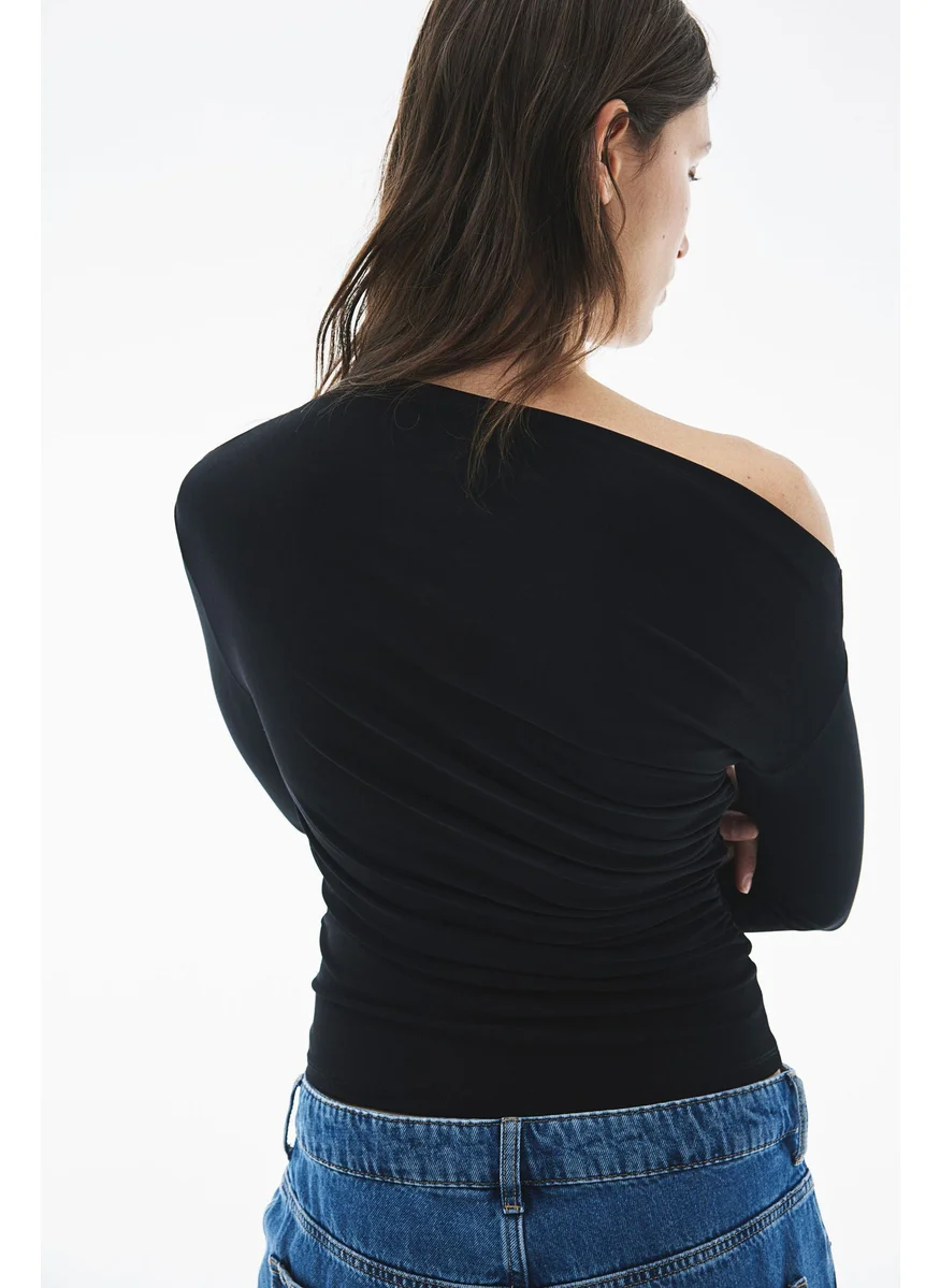 اتش اند ام Asymmetric Top