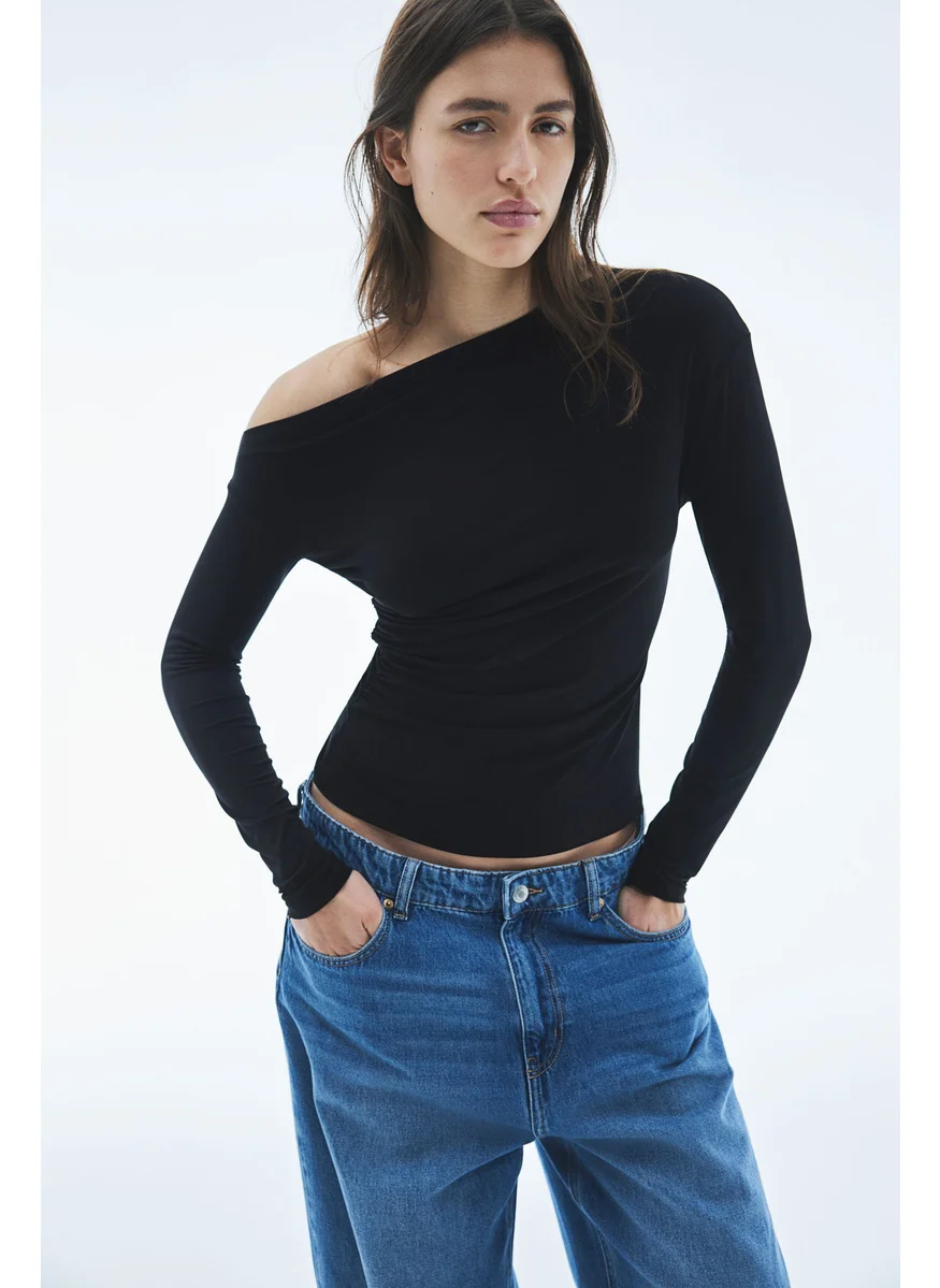 اتش اند ام Asymmetric Top