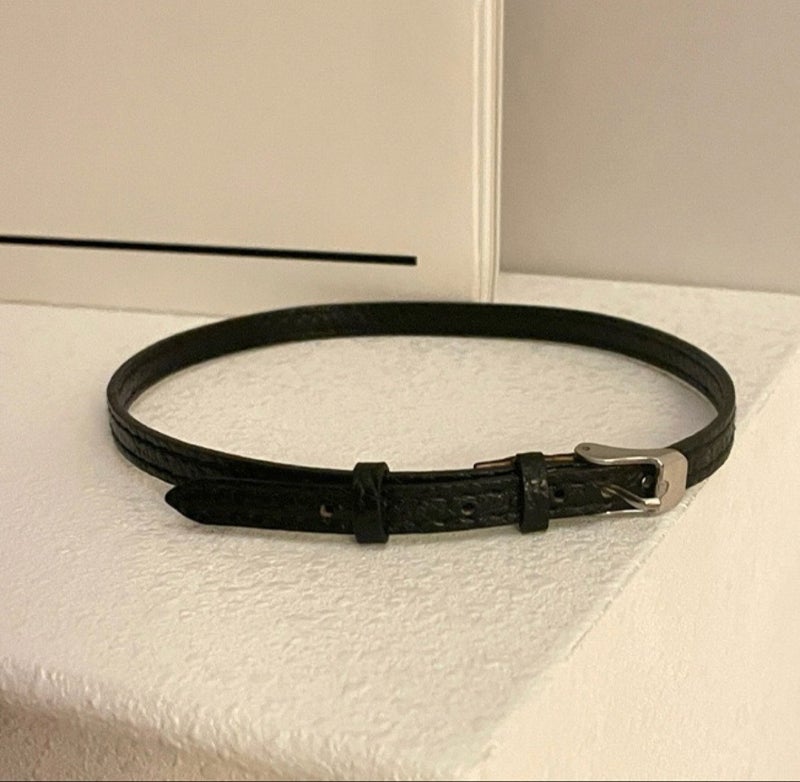 Simple Versatile Black Leather Choker Necklace Womens Fine Niche Spicy Punk Neck Chain Leather Quality Neck Autumn/Winter Black belt buckle necklace 