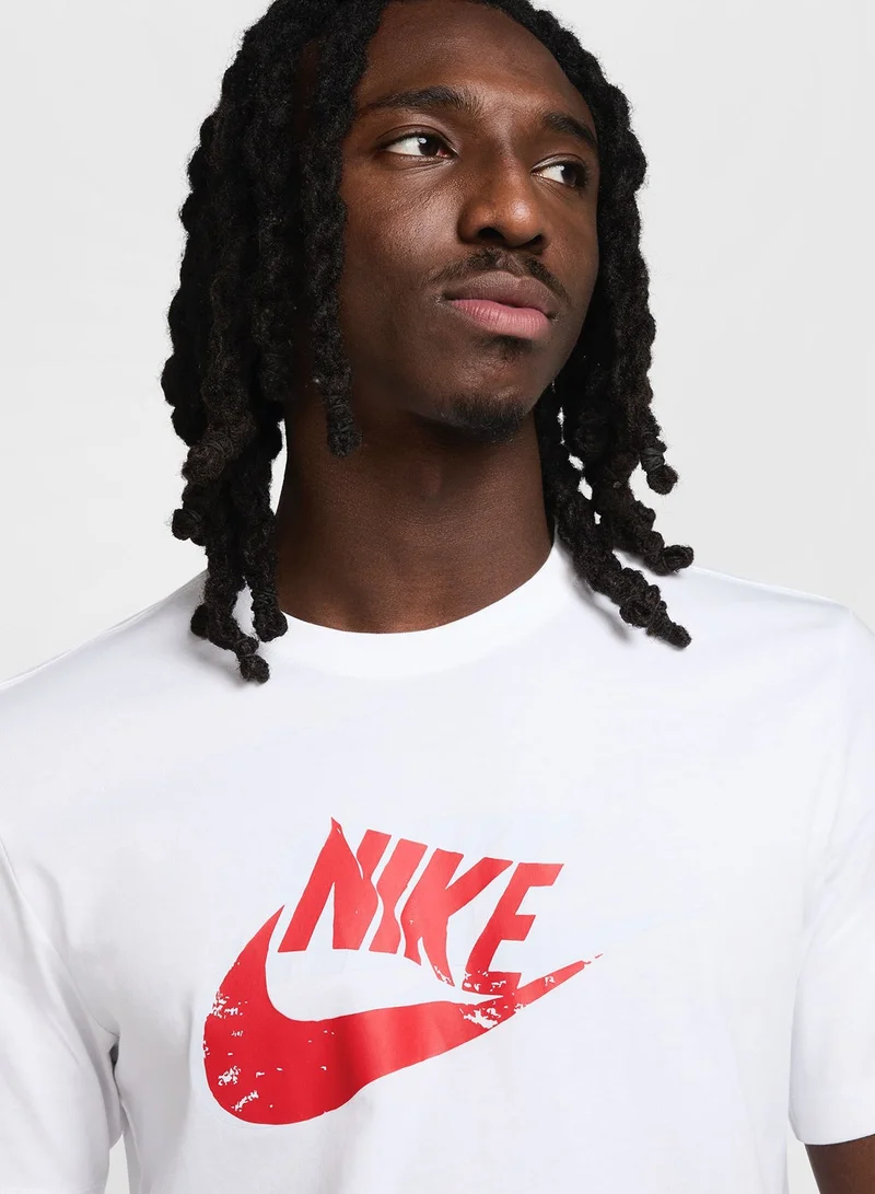 Nike white Nsw Futura T-Shirt for Men | Best Price UAE
