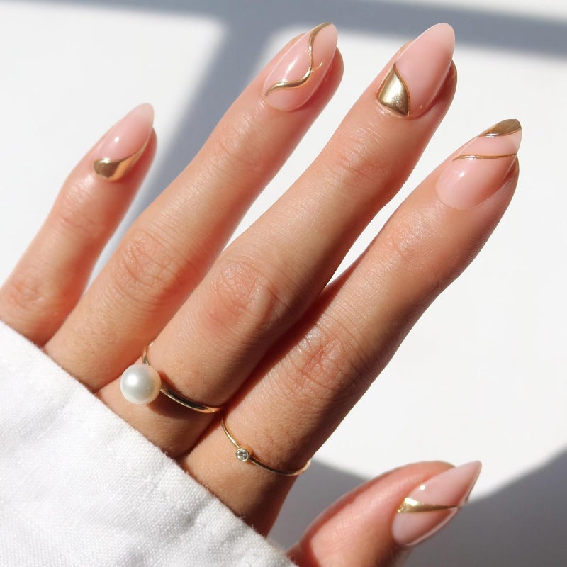 Glamnetic أظافر غلمنتيك × غلمازيلا القابلة للصق - أنا رجل غني؟ | أظافر مزيفة قصيرة بلون اللوز النيود مع ورق الذهب، جودة صالون | 15 مقاس - مجموعة أظافر مكونة من 30 ظفر مع غراء - Image 1