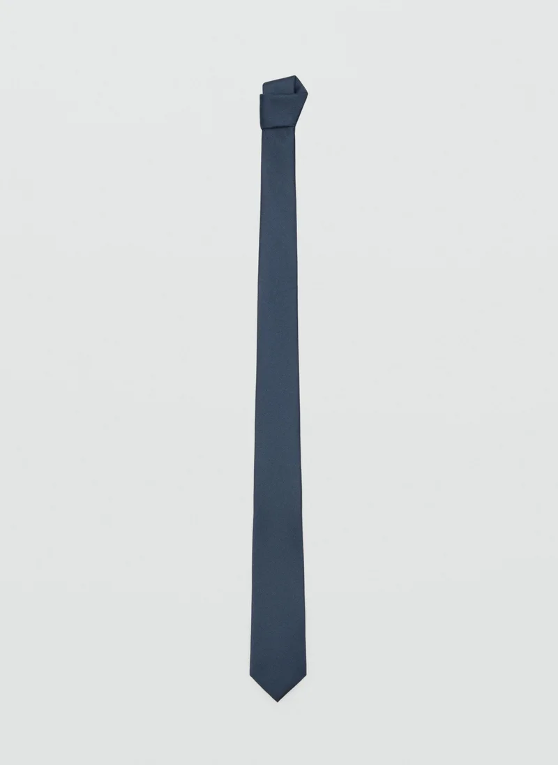Smooth micro-structured tie