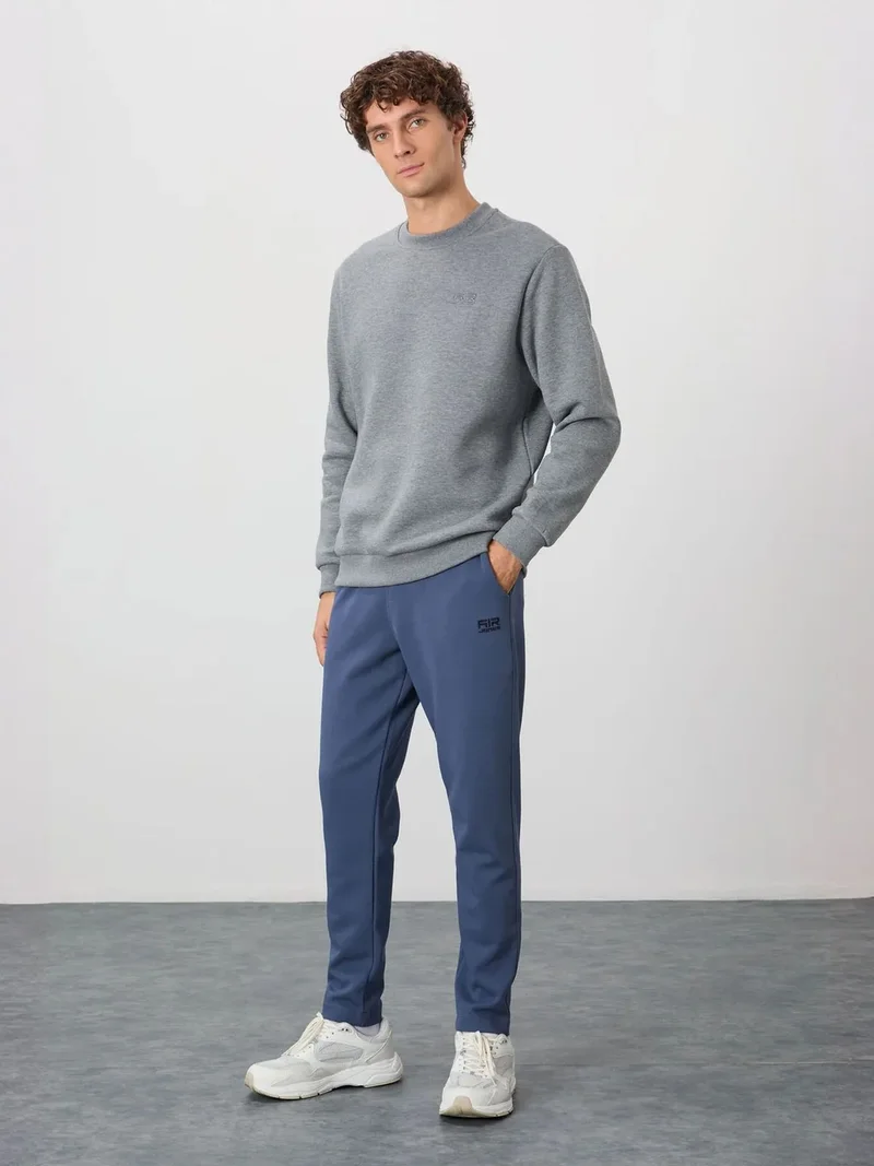 تومي لايف TOMMY Men's Regular Fit Crew Neck Sweatshirt