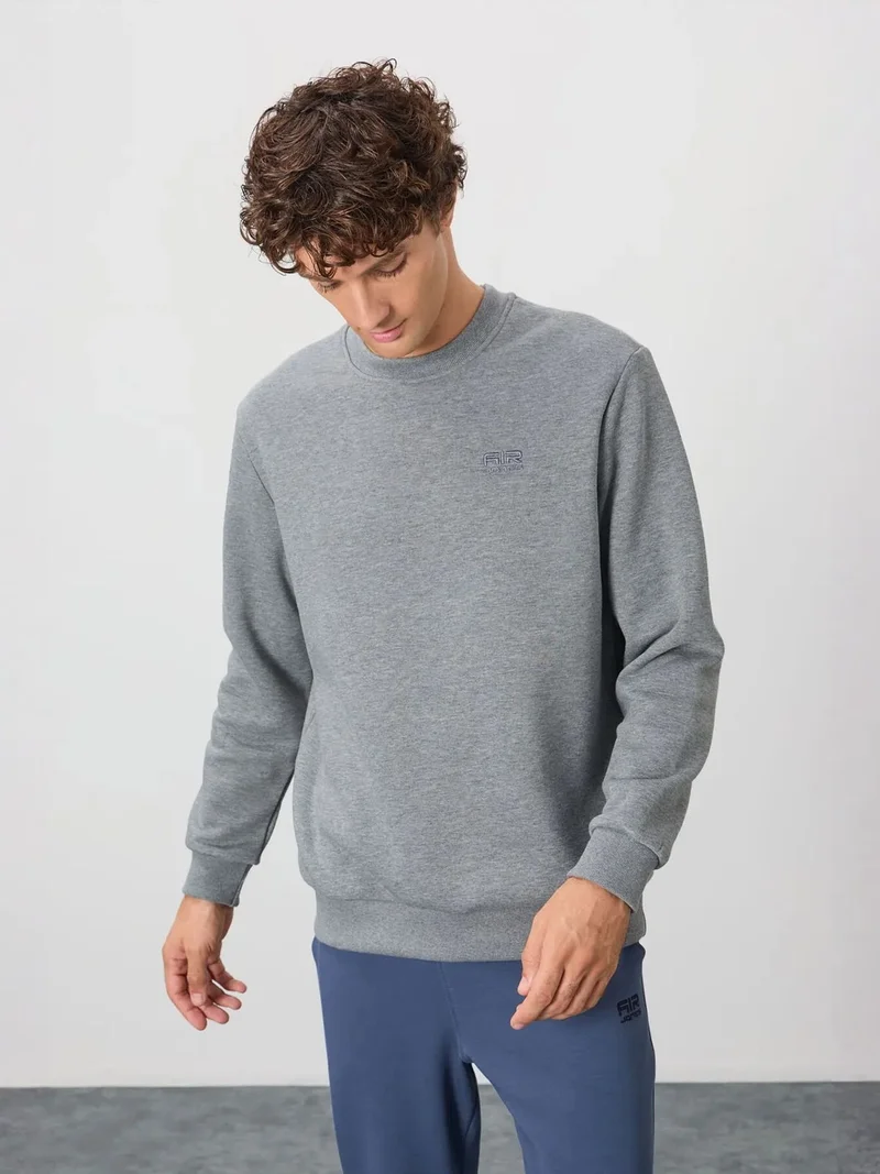 تومي لايف TOMMY Men's Regular Fit Crew Neck Sweatshirt