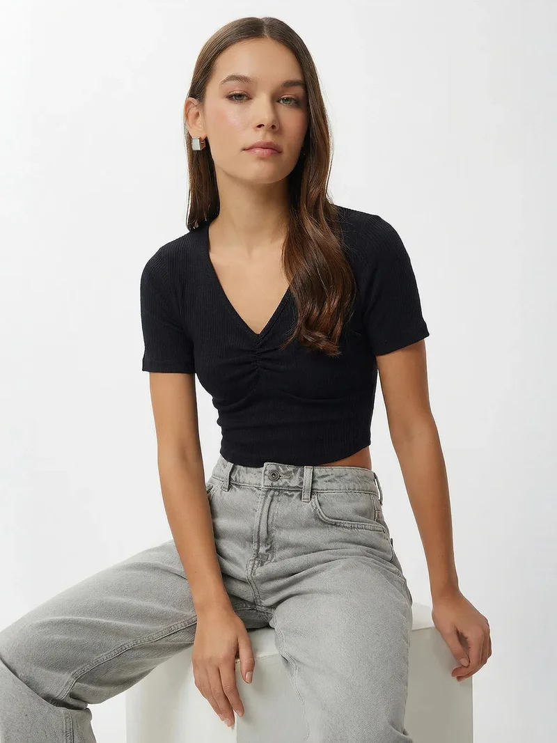 السعادة في إسطنبول ISTANBUL V-neck Ribbed Crop Top