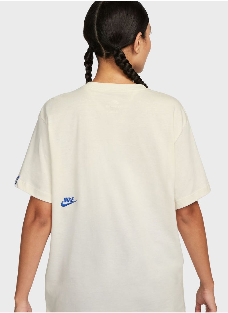 Nike - Essential T-Shirt - Image 1