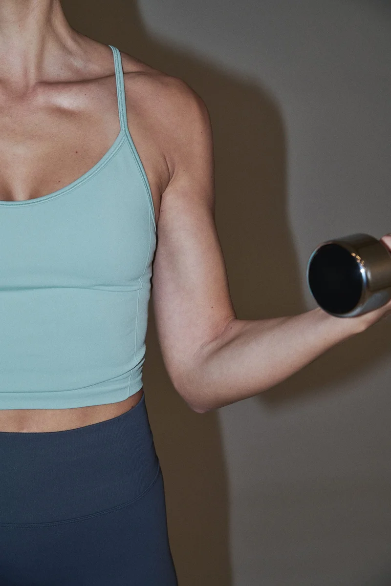 اتش اند ام حمالة صدر بدون درزات من نسيج دراي موف